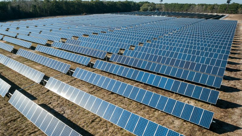 PLN Meluncurkan Pembangkit Listrik Tenaga Surya Tanamalala di Pulau Bembe, Indonesia