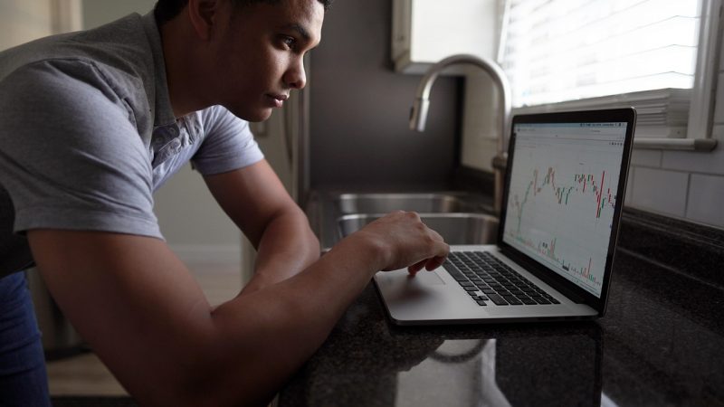 Pasar Saham Indonesia Anjlok, Pemicu Penghentian Perdagangan Sementara